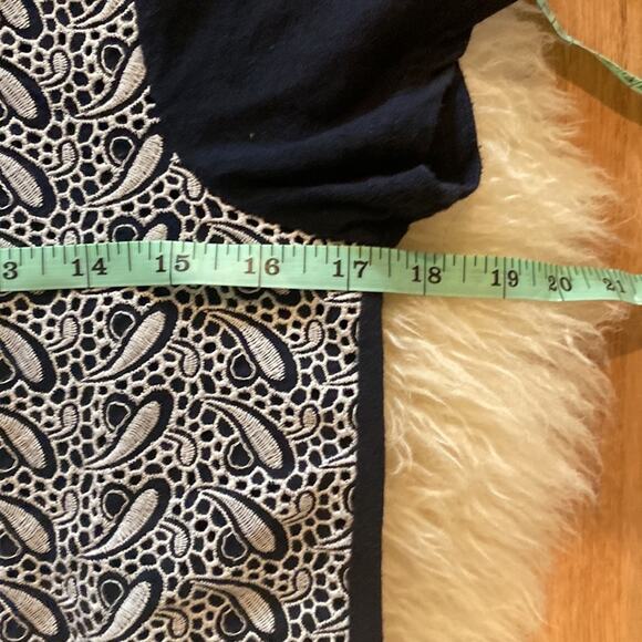 J. Crew Women’s Crew Neck Paisley Teardrop Eyelet T-Shirt Navy White Sz Sm - Picture 7 of 8